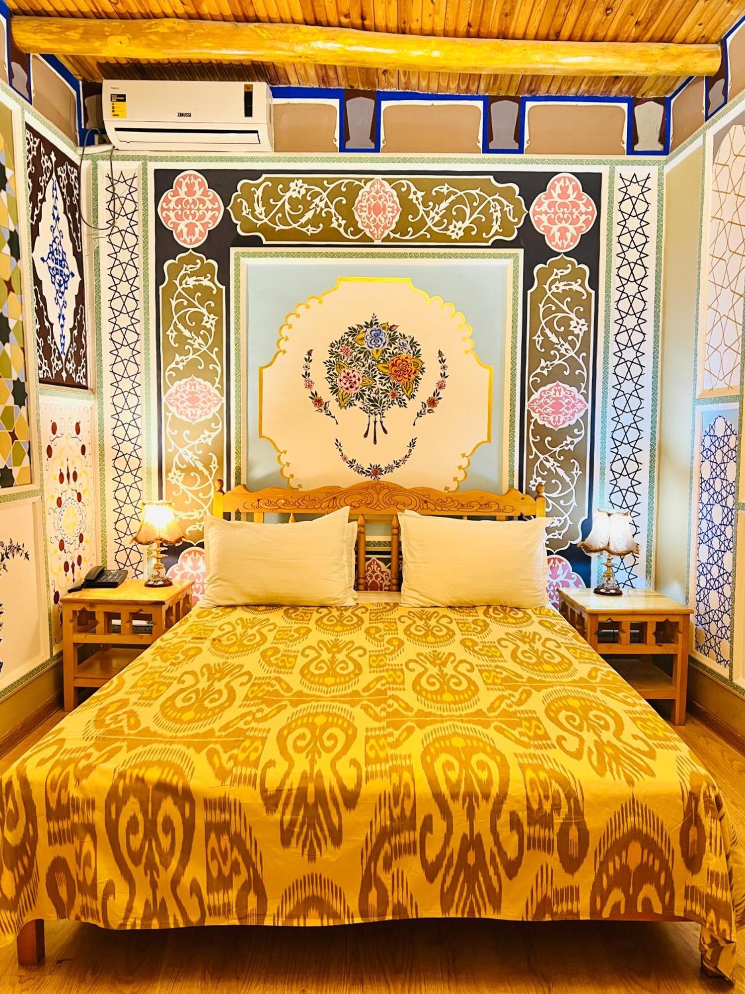Komil Bukhara Boutique Hotel Exteriör bild